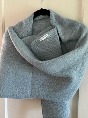 Anthropologie Chunky Knit Shawl in Pale Gray